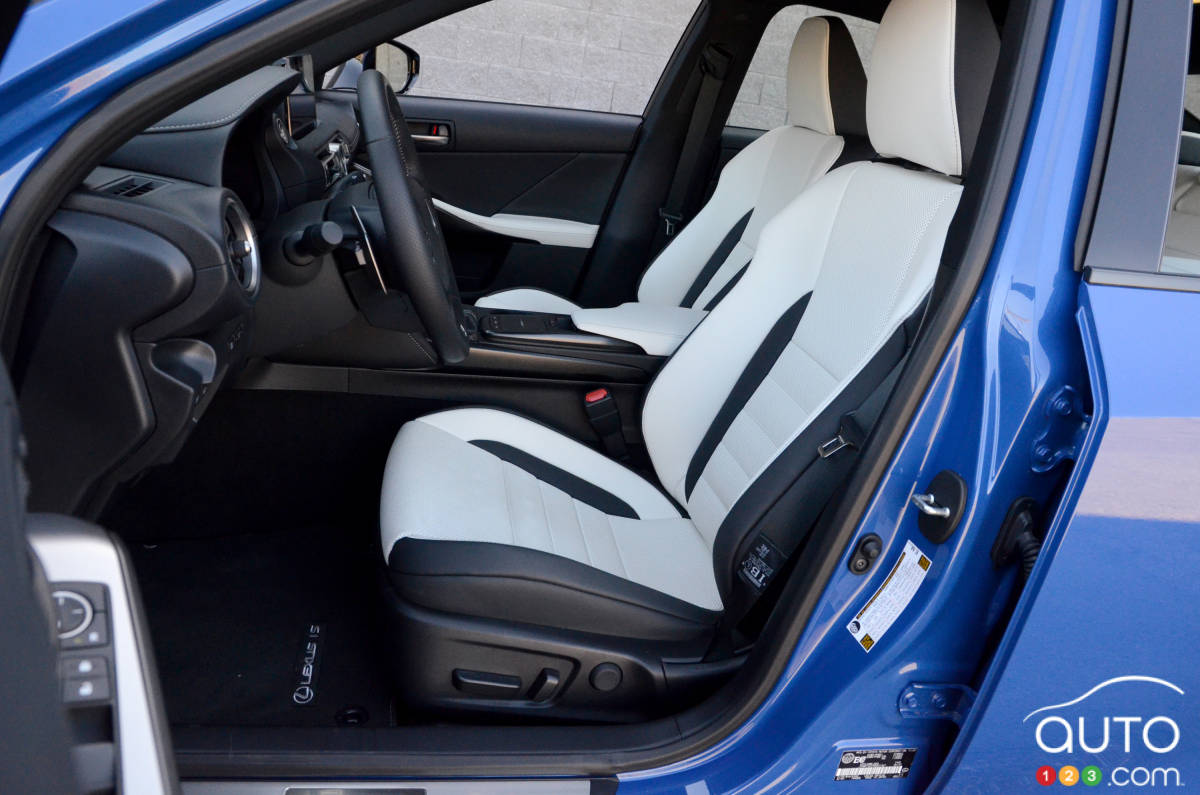 Lexus IS 500 F Sport Performance 2022, sièges